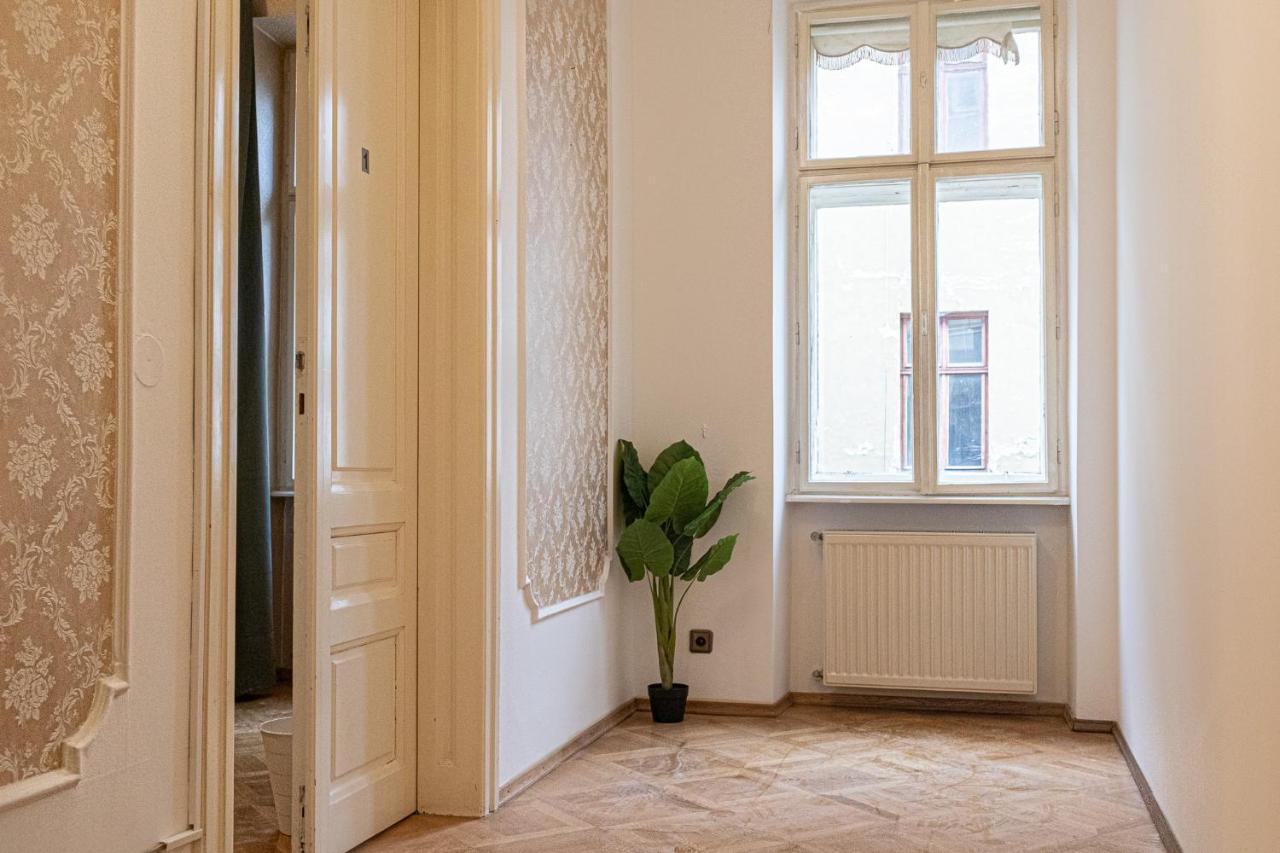 Friendly 4Br Shared Apt- Near Downtown Відень Екстер'єр фото